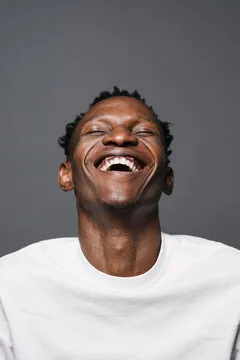 移动端访问与操作体验人物示意图